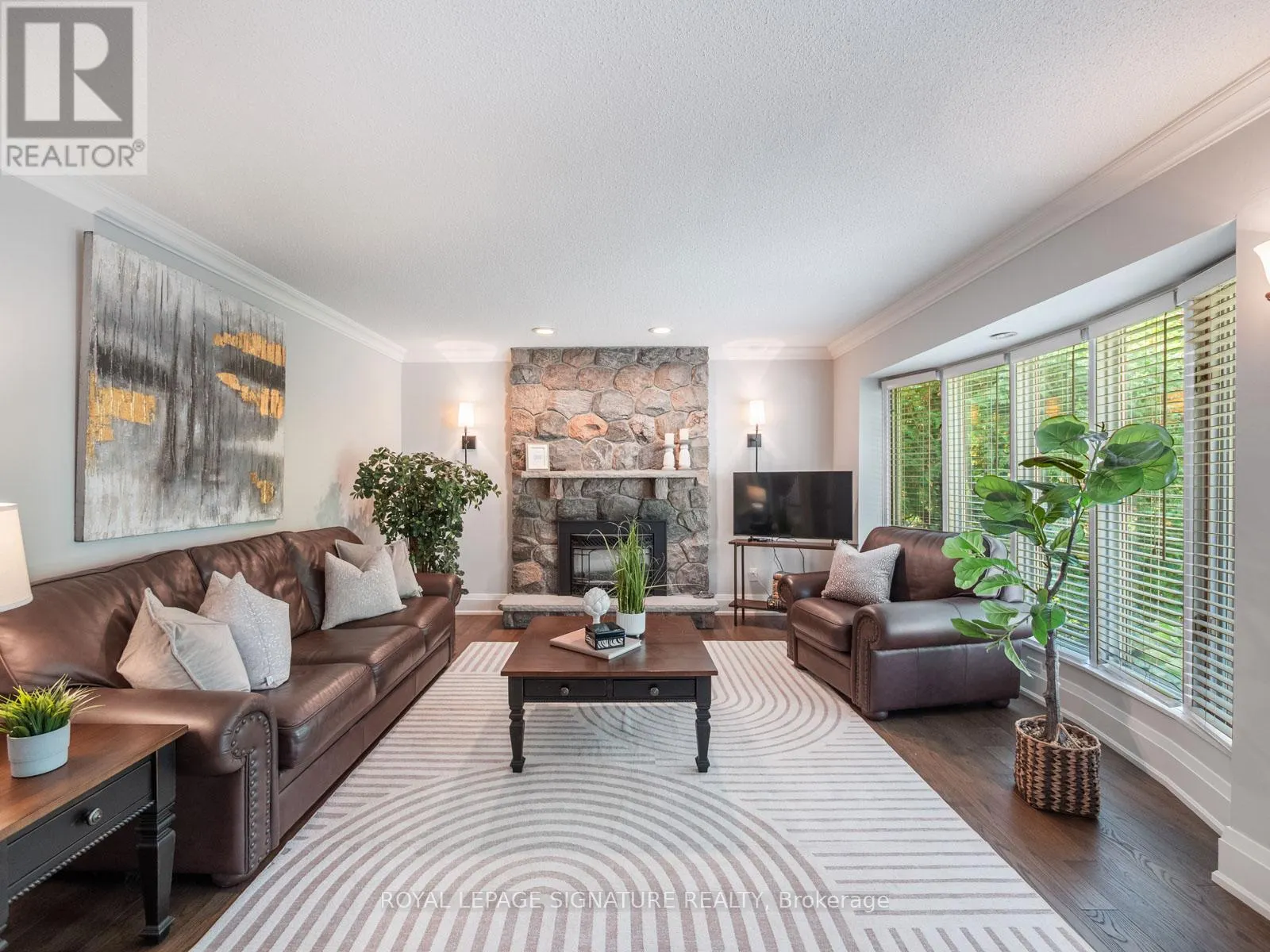 32 RAMBLEWOOD DRIVE
