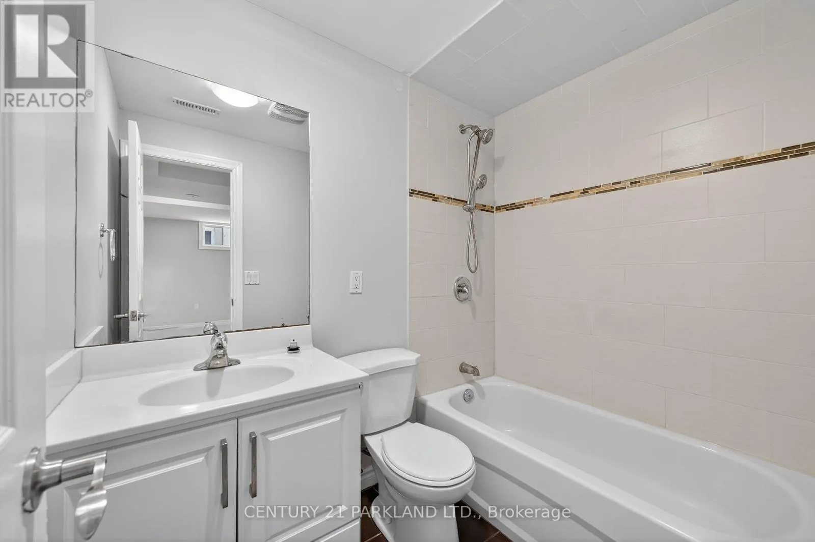 3 ARBUTUS CRESCENT