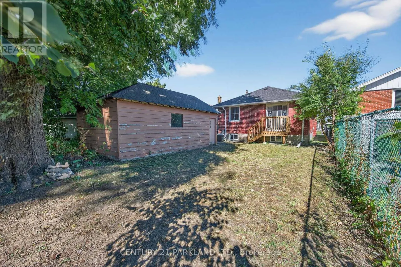 3 ARBUTUS CRESCENT