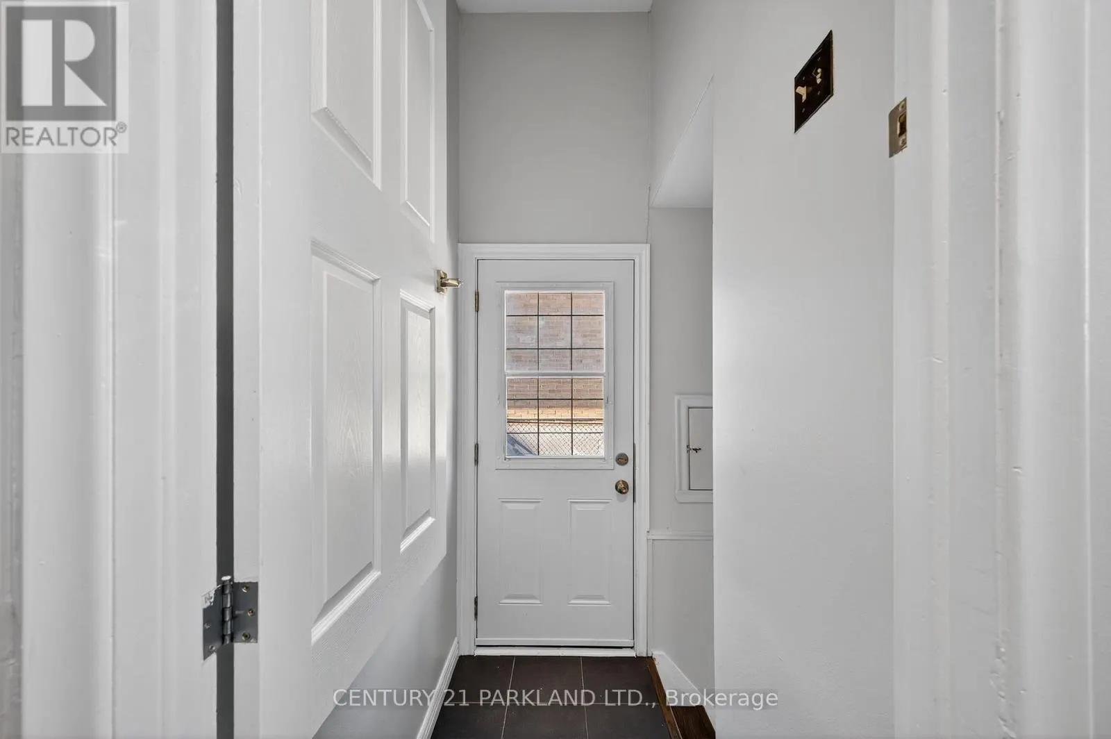3 ARBUTUS CRESCENT