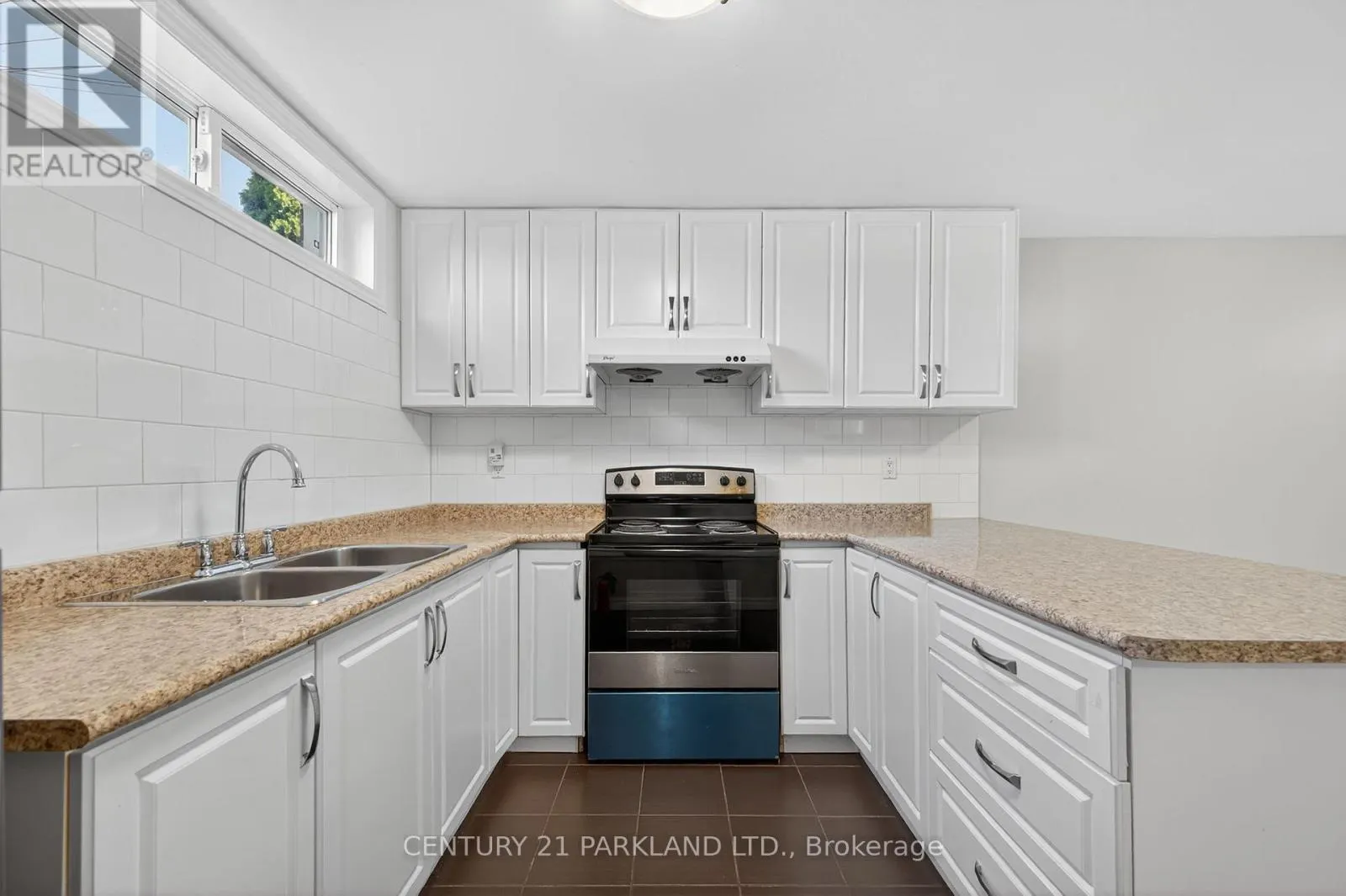 3 ARBUTUS CRESCENT