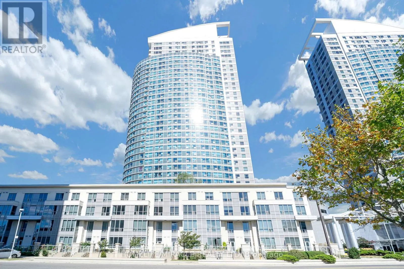 3011 - 36 LEE CENTRE DRIVE