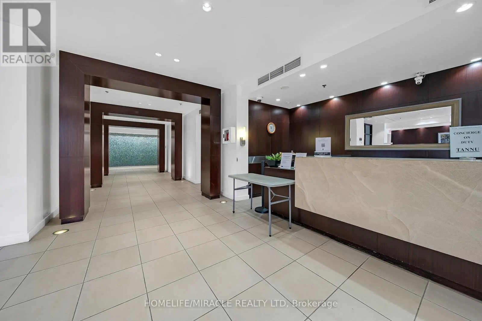 3011 - 36 LEE CENTRE DRIVE
