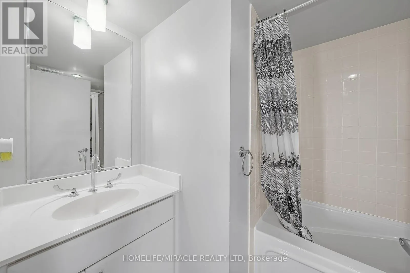 3011 - 36 LEE CENTRE DRIVE