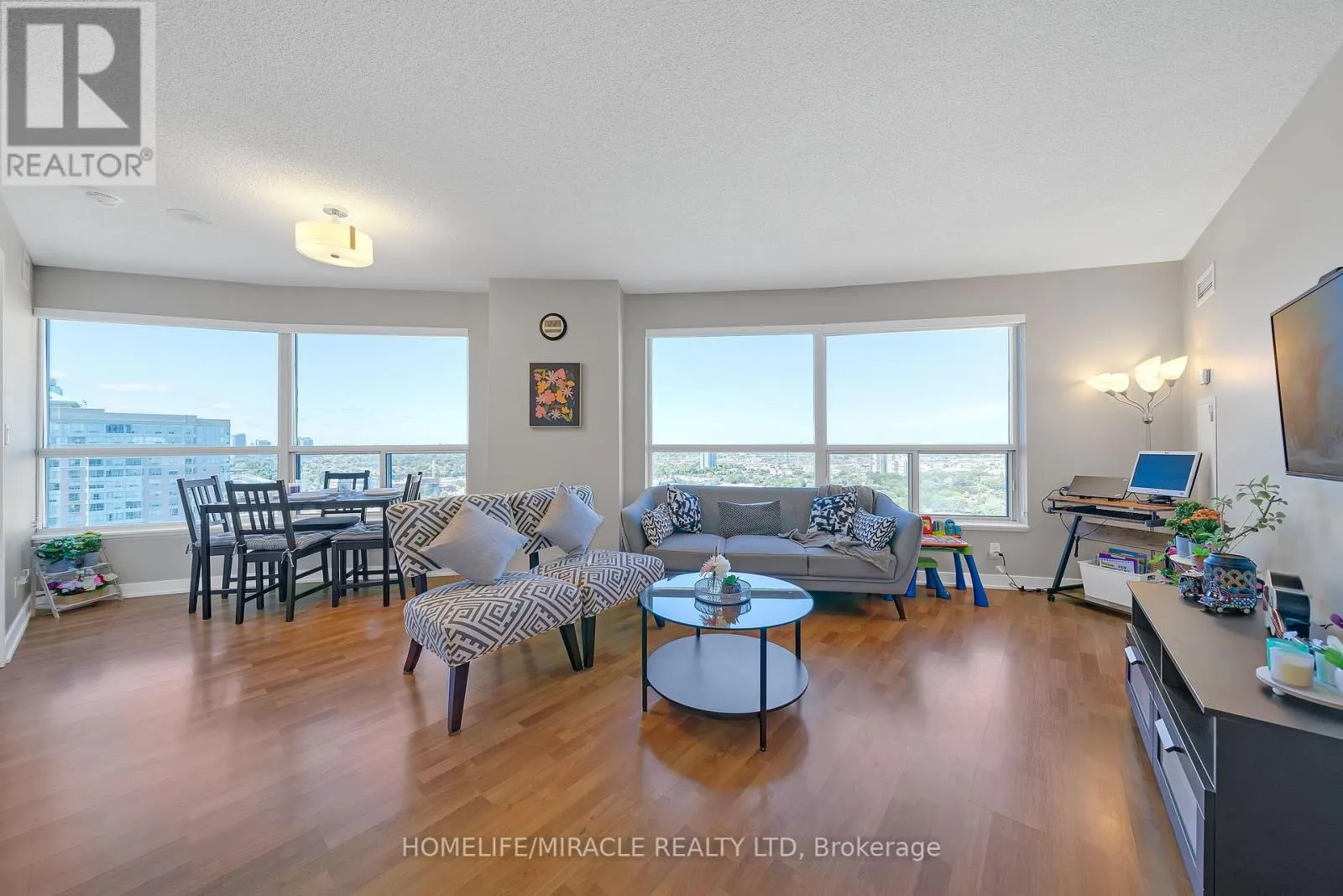 3011 - 36 LEE CENTRE DRIVE