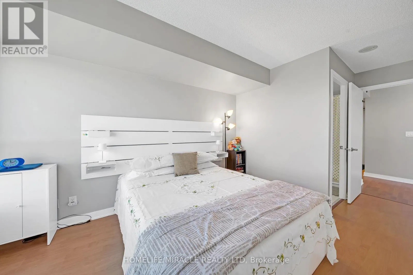 3011 - 36 LEE CENTRE DRIVE