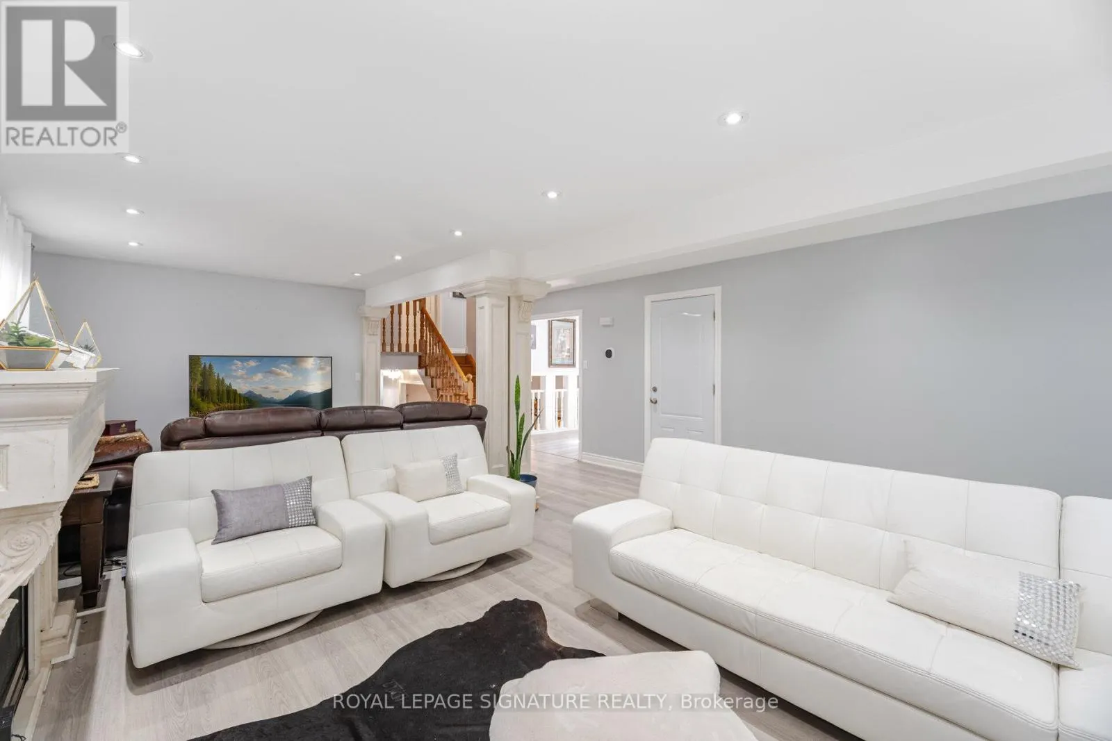 574 ANTIGUA CRESCENT