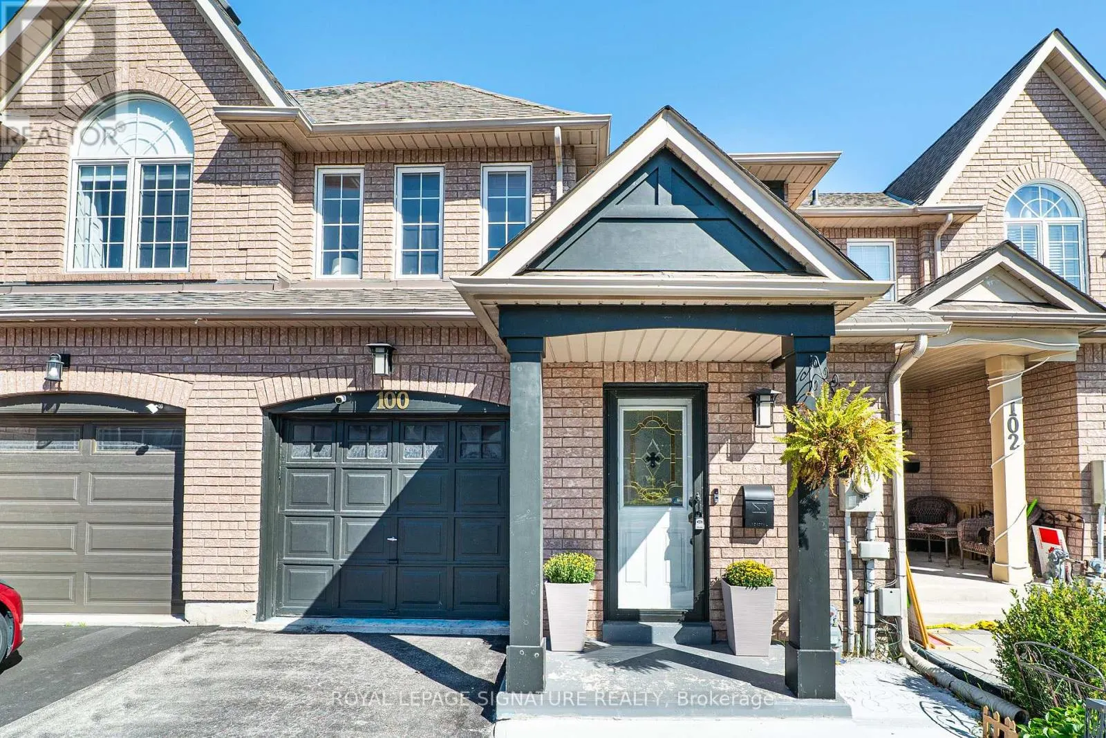 100 STOKELY CRESCENT