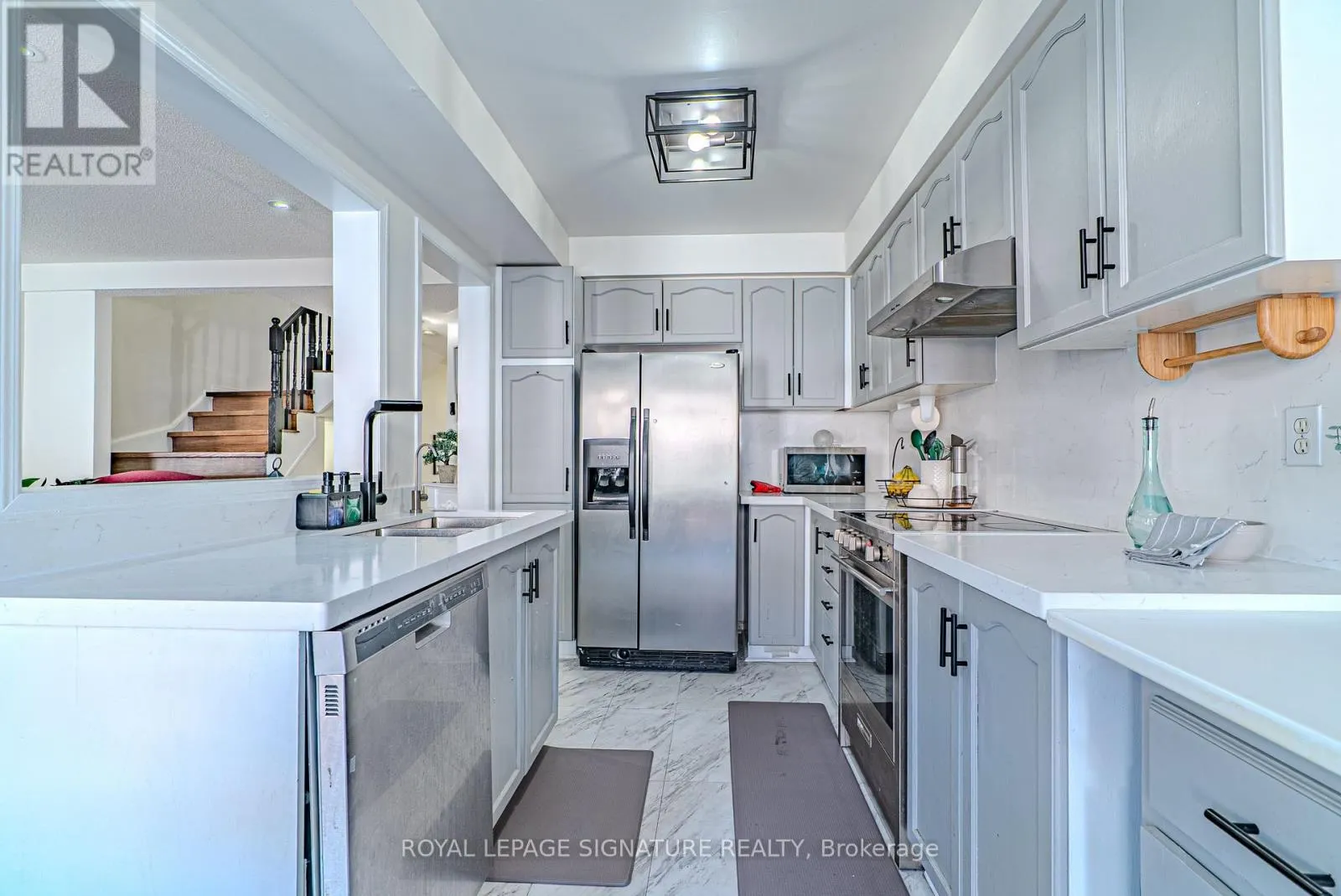 100 STOKELY CRESCENT