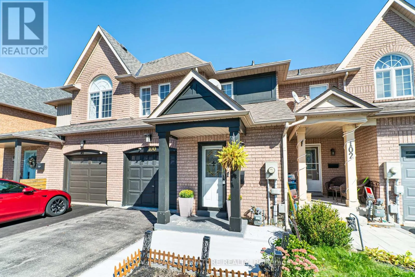 100 STOKELY CRESCENT