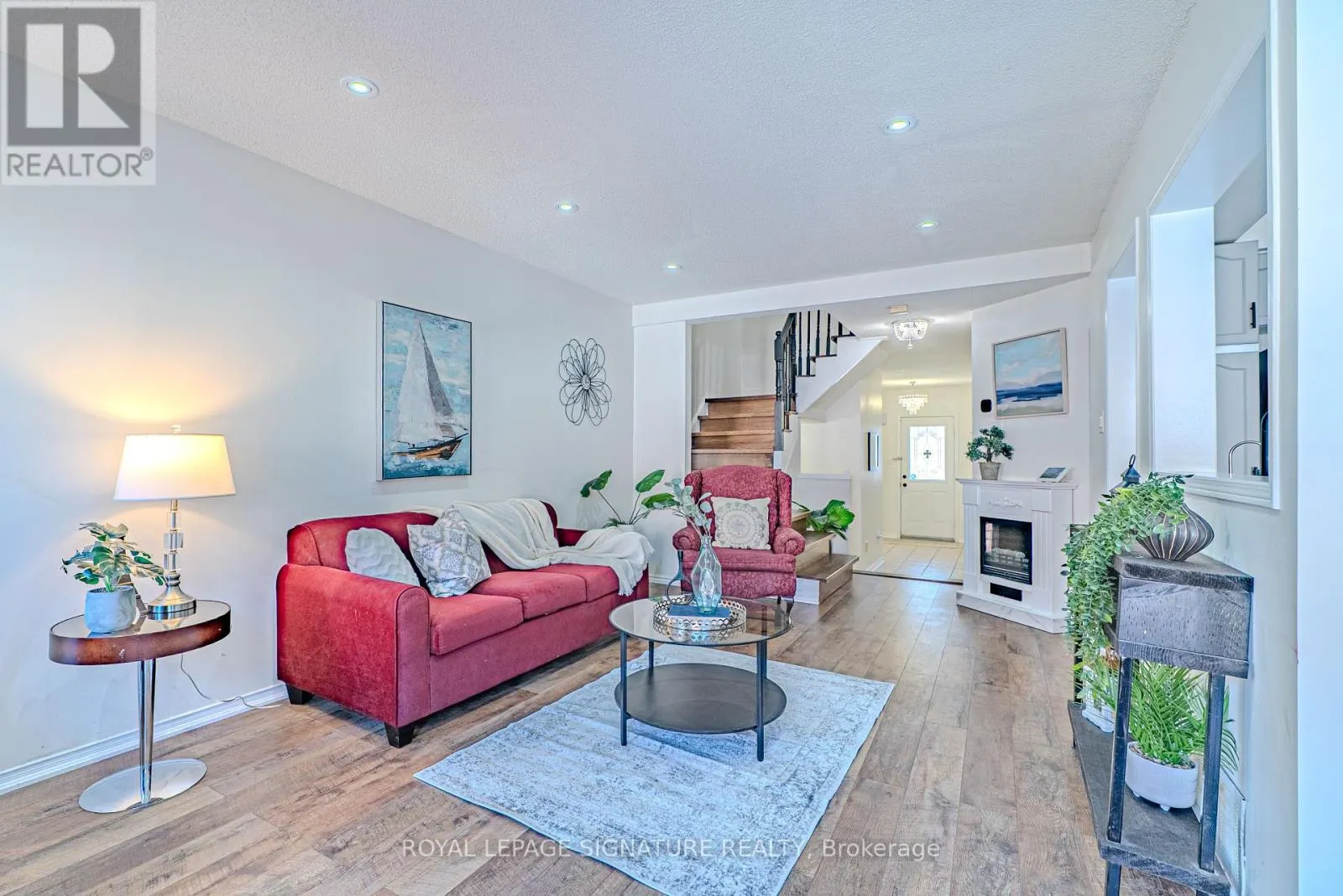 100 STOKELY CRESCENT