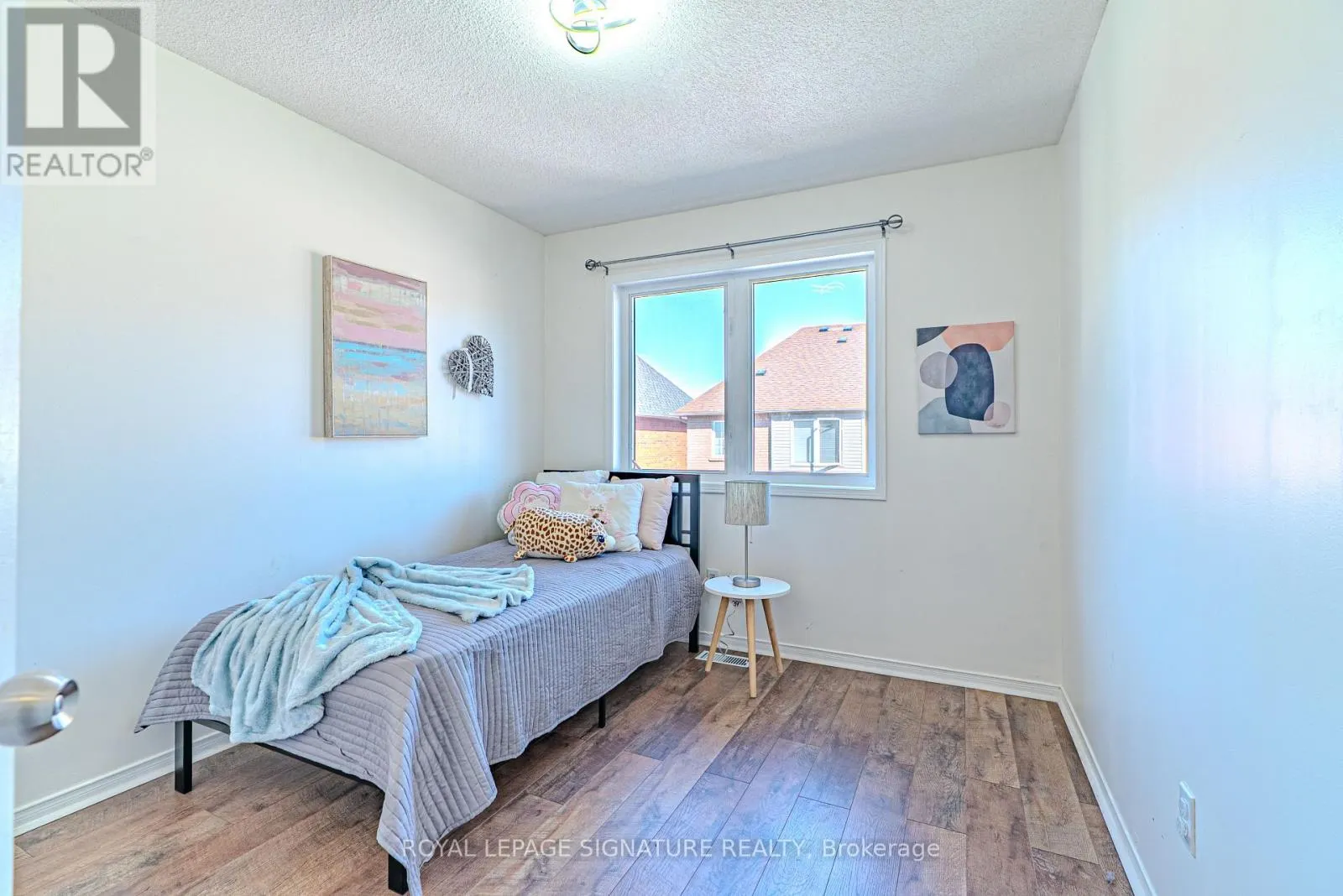 100 STOKELY CRESCENT