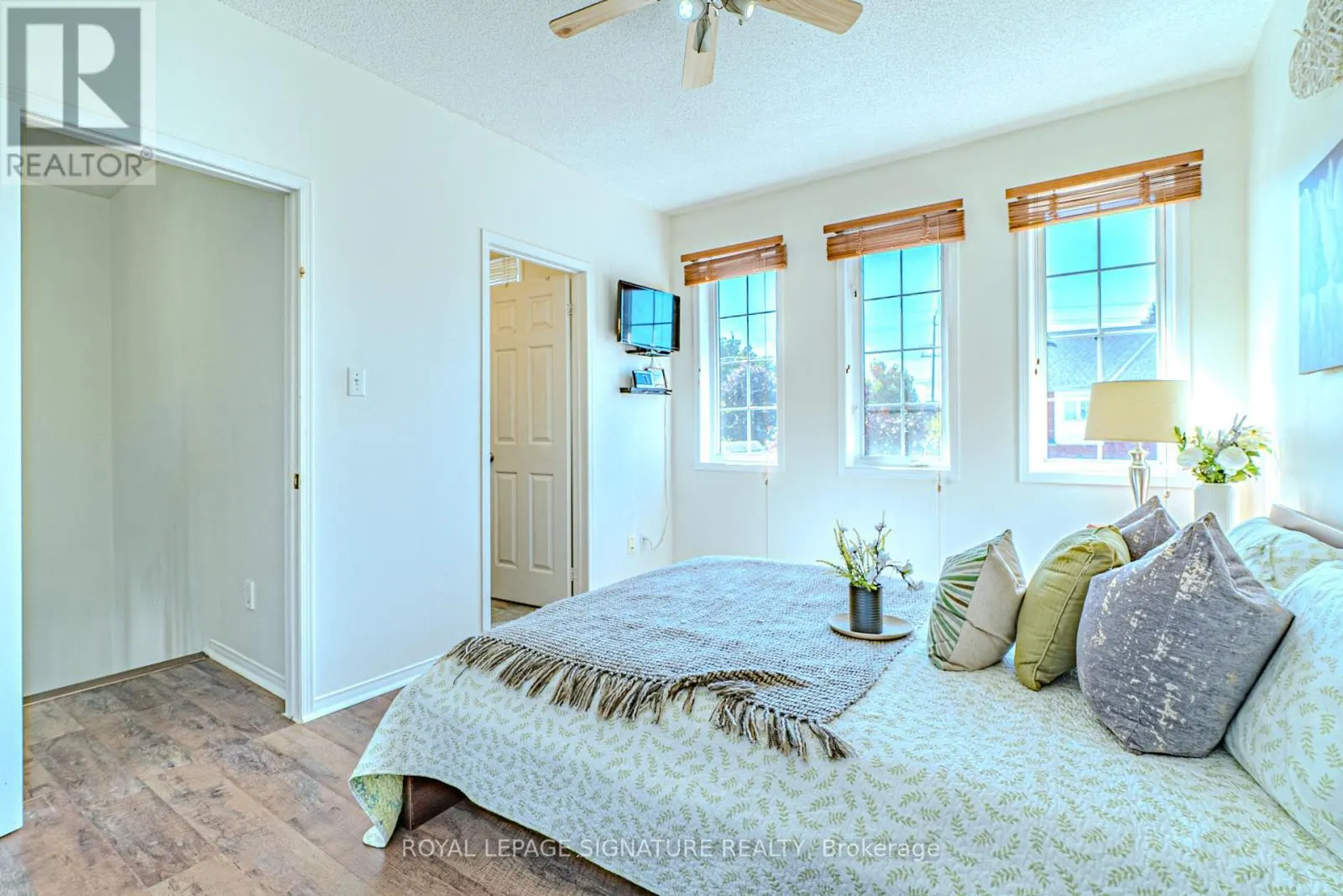 100 STOKELY CRESCENT