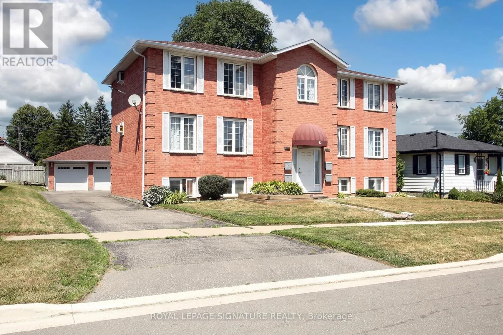 #4 - 42 TECUMSEH AVENUE