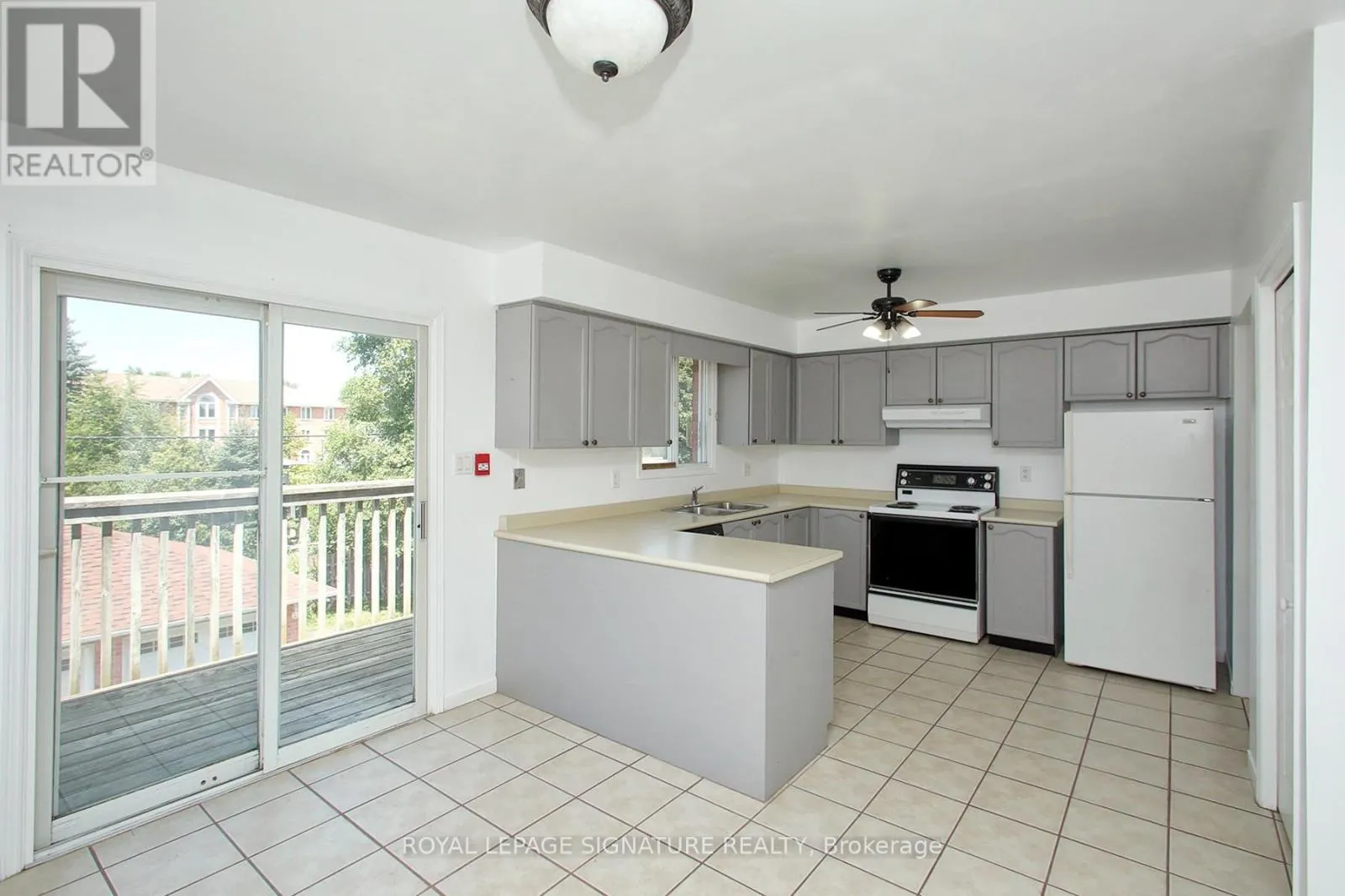 #4 - 42 TECUMSEH AVENUE