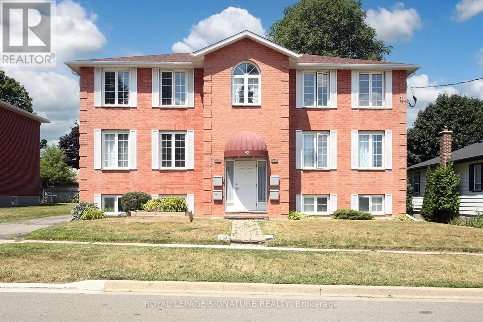 #4 - 42 TECUMSEH AVENUE