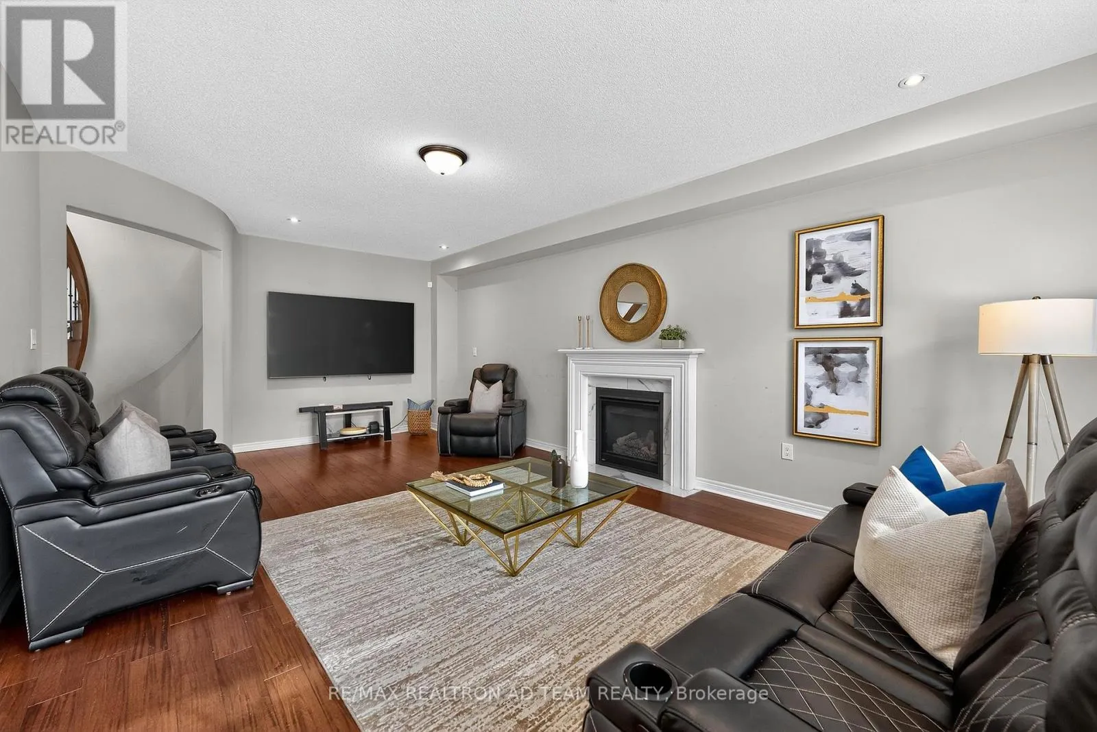 676 AUDLEY ROAD S