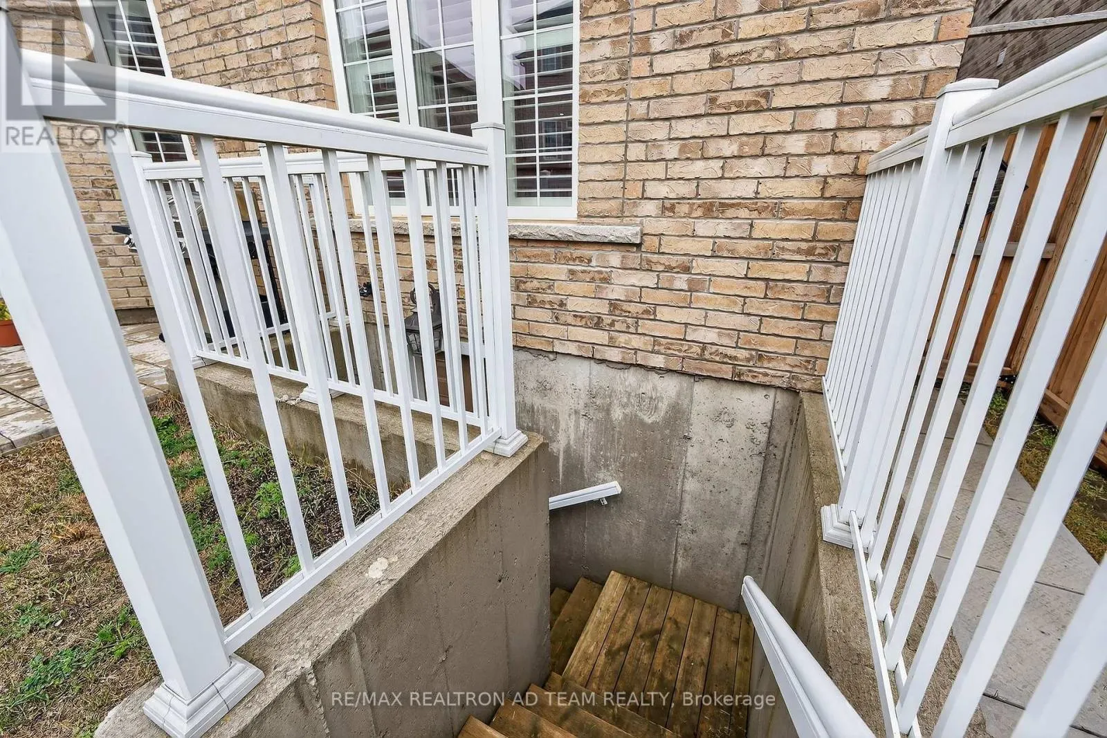 676 AUDLEY ROAD S