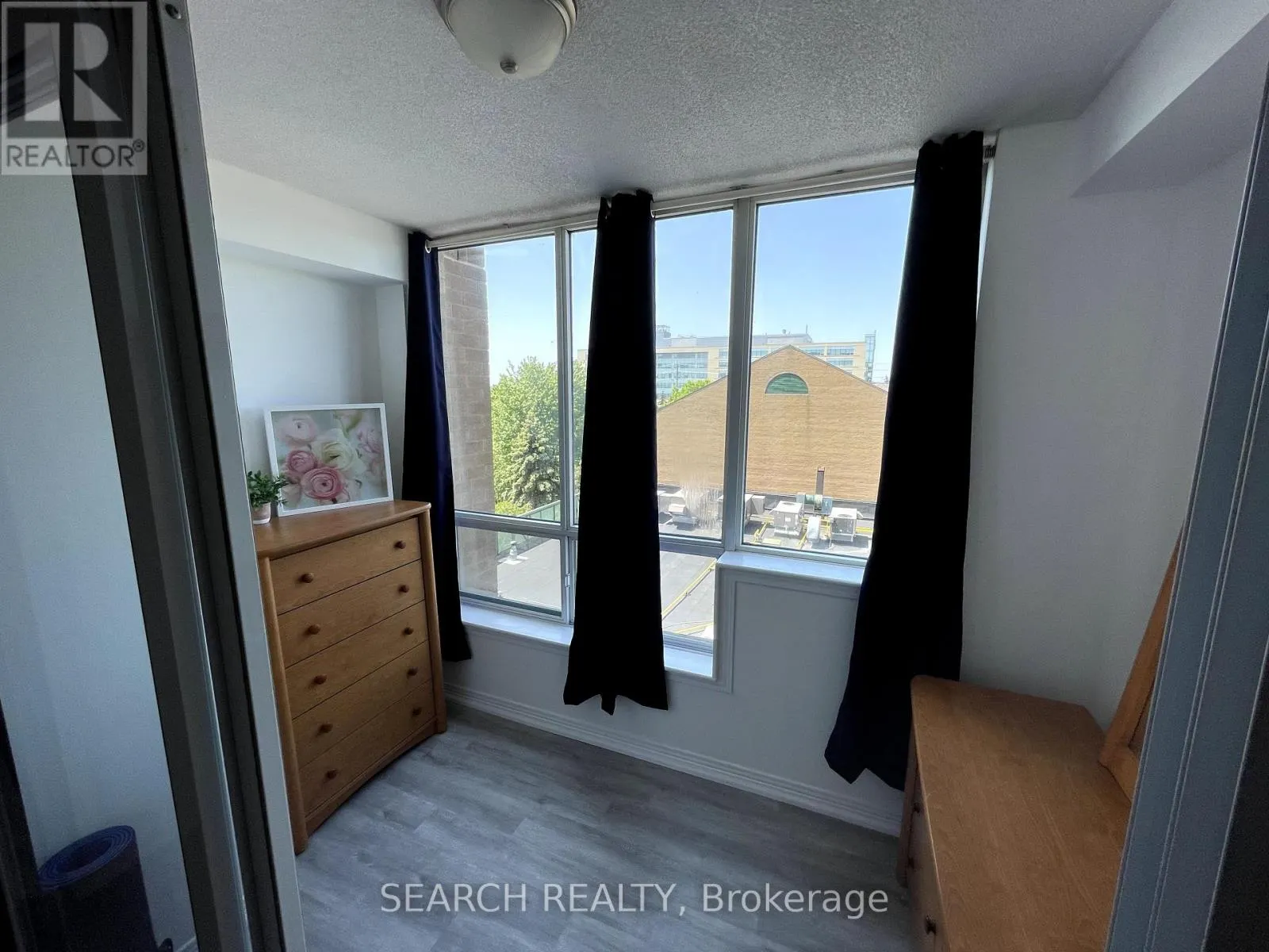 505 - 711 ROSSLAND ROAD E