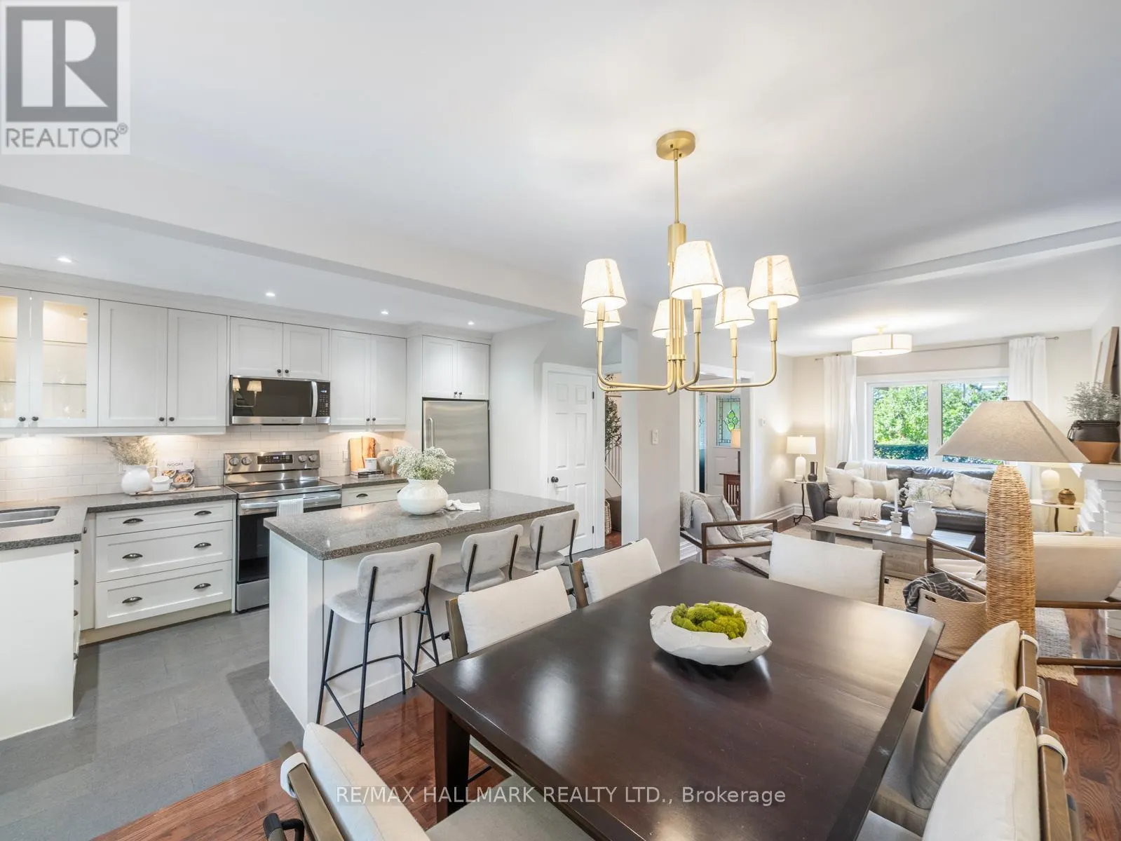 215 GOLFVIEW AVENUE