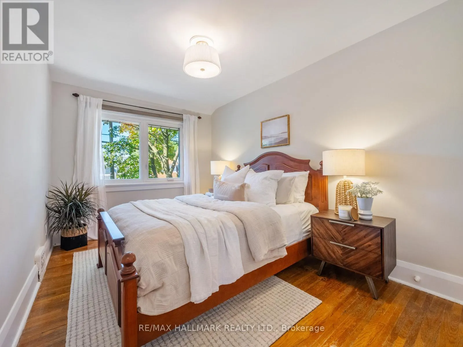 215 GOLFVIEW AVENUE