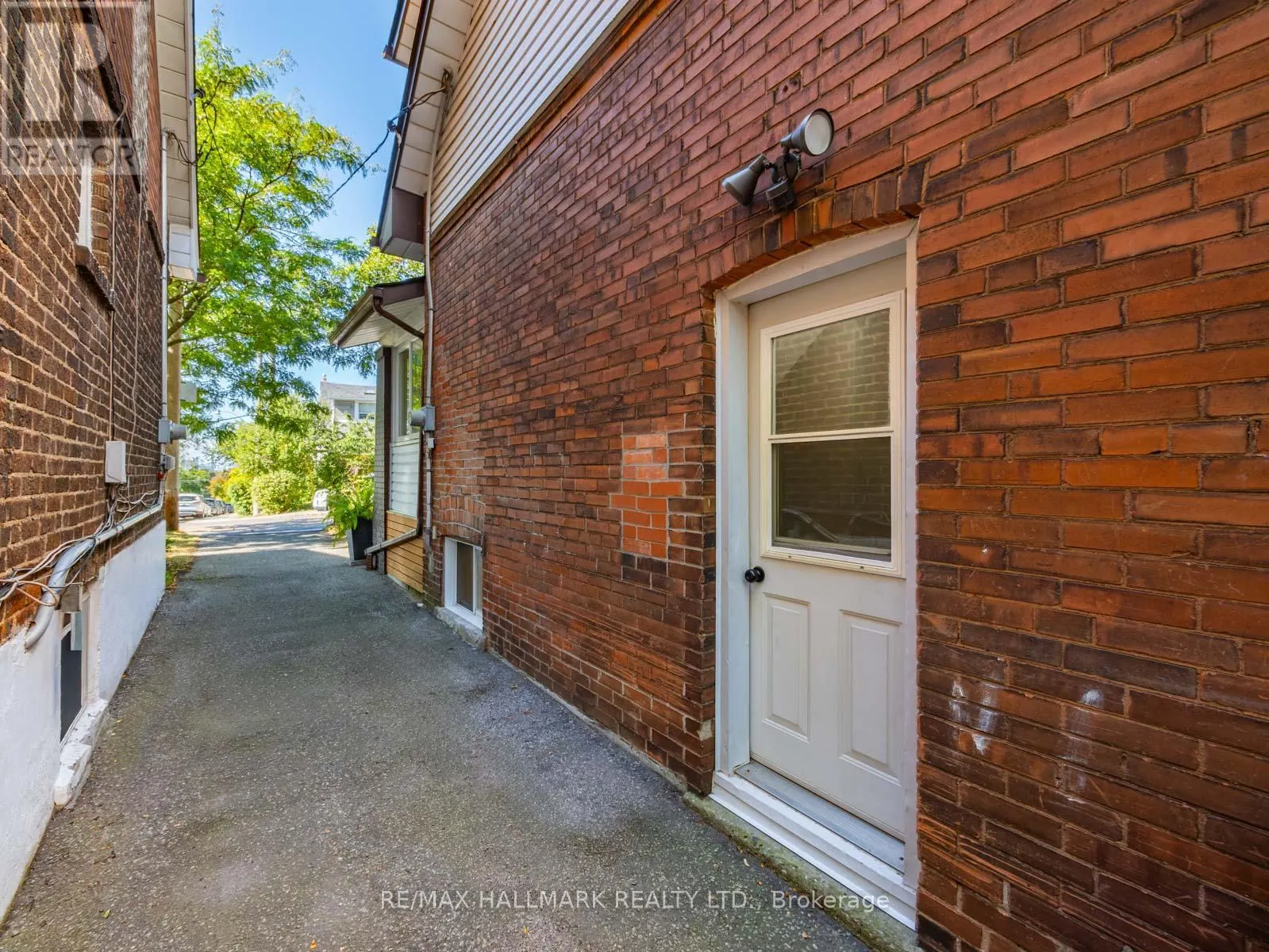 215 GOLFVIEW AVENUE