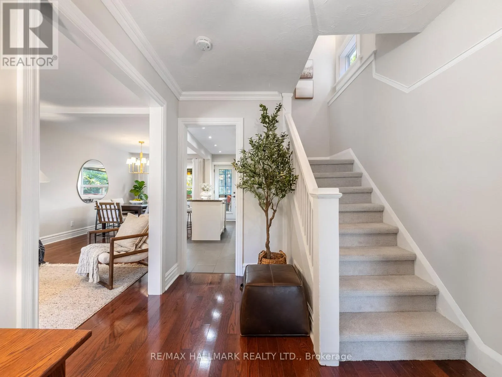 215 GOLFVIEW AVENUE