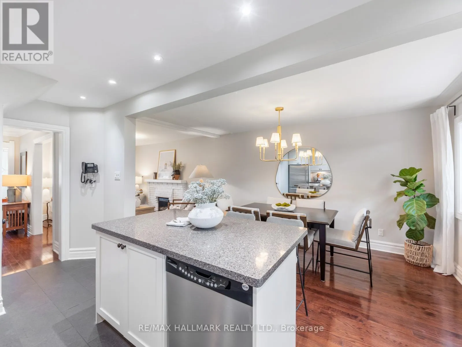 215 GOLFVIEW AVENUE