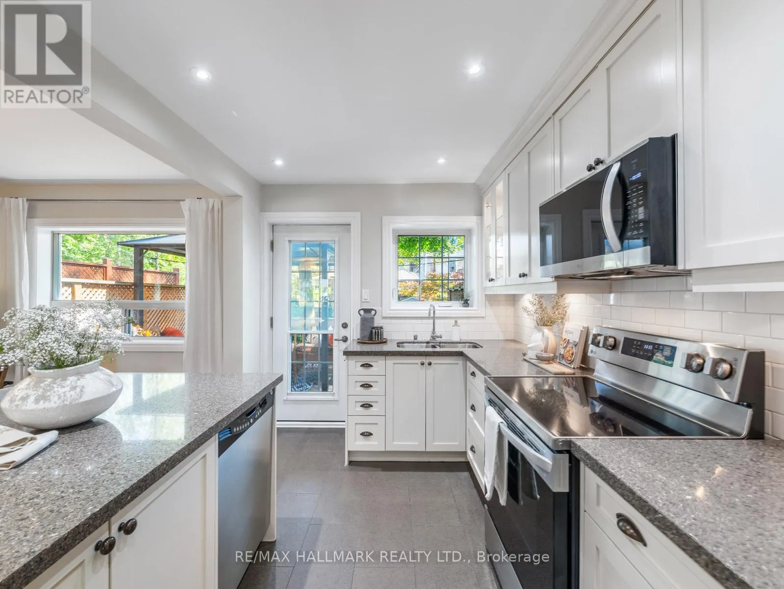 215 GOLFVIEW AVENUE