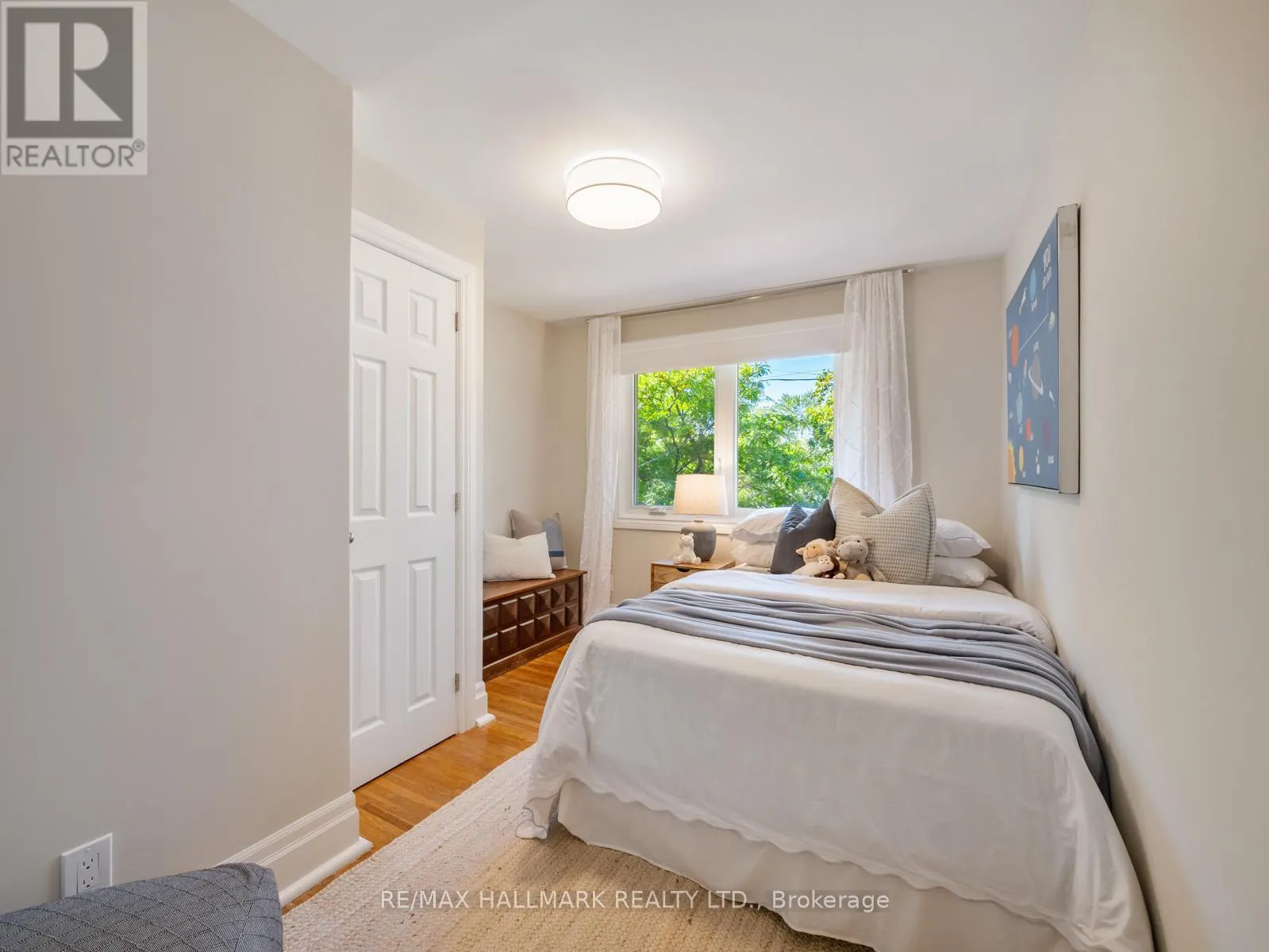 215 GOLFVIEW AVENUE