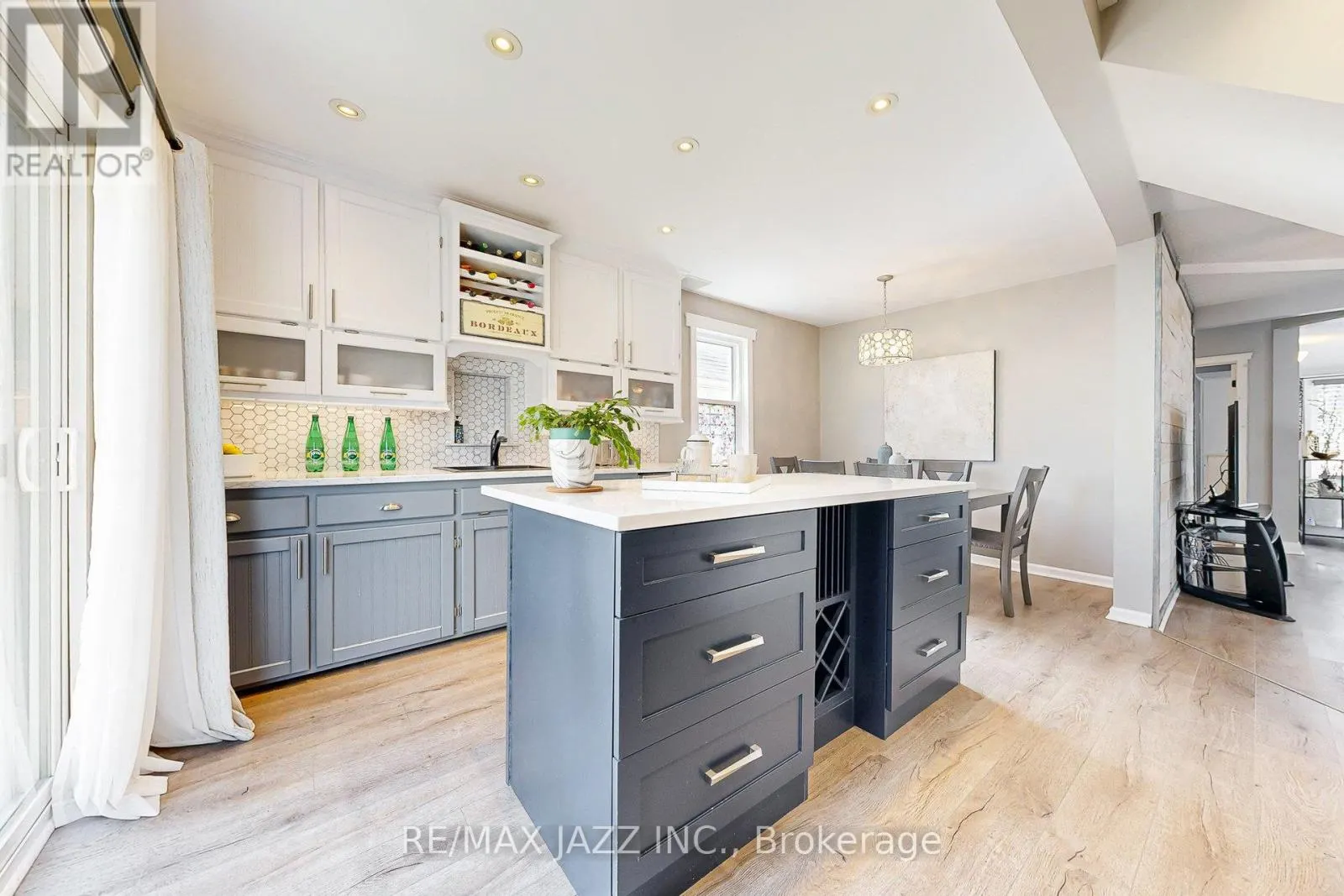 361 OSHAWA BOULEVARD N