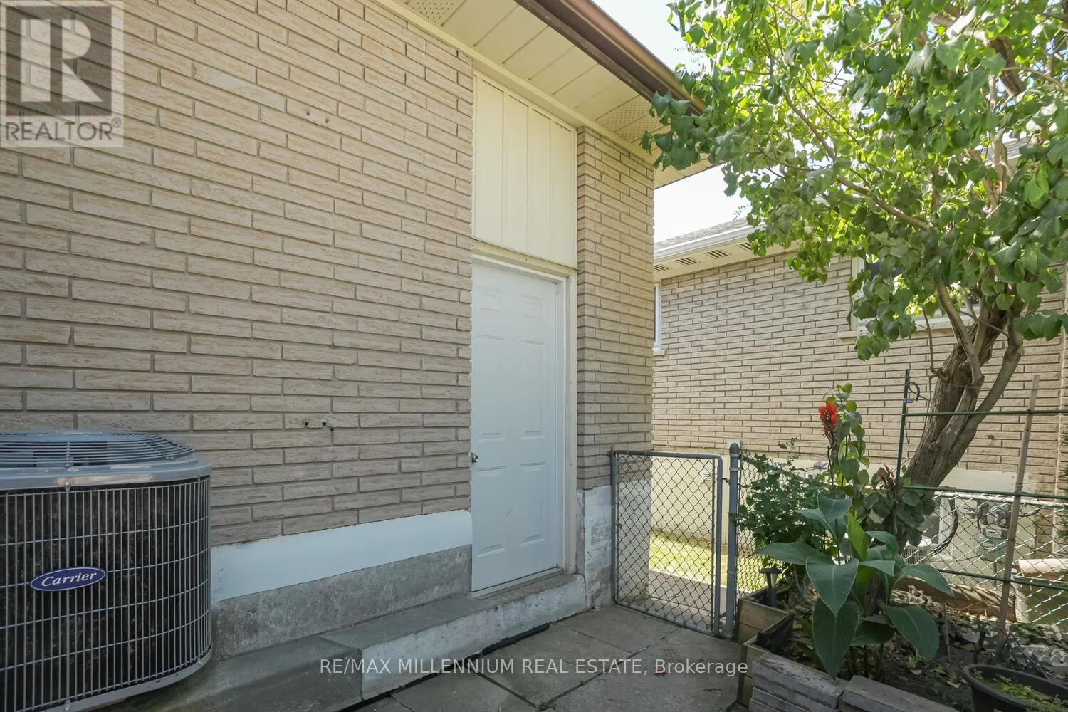 242 CORONATION DRIVE