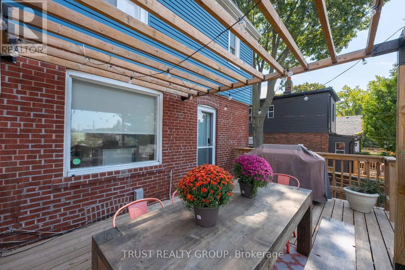 206 WOODMOUNT AVENUE