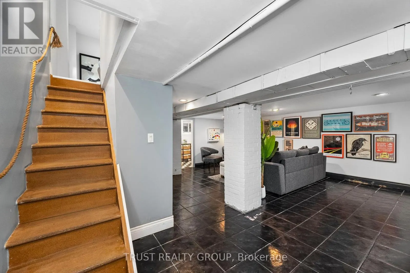 206 WOODMOUNT AVENUE