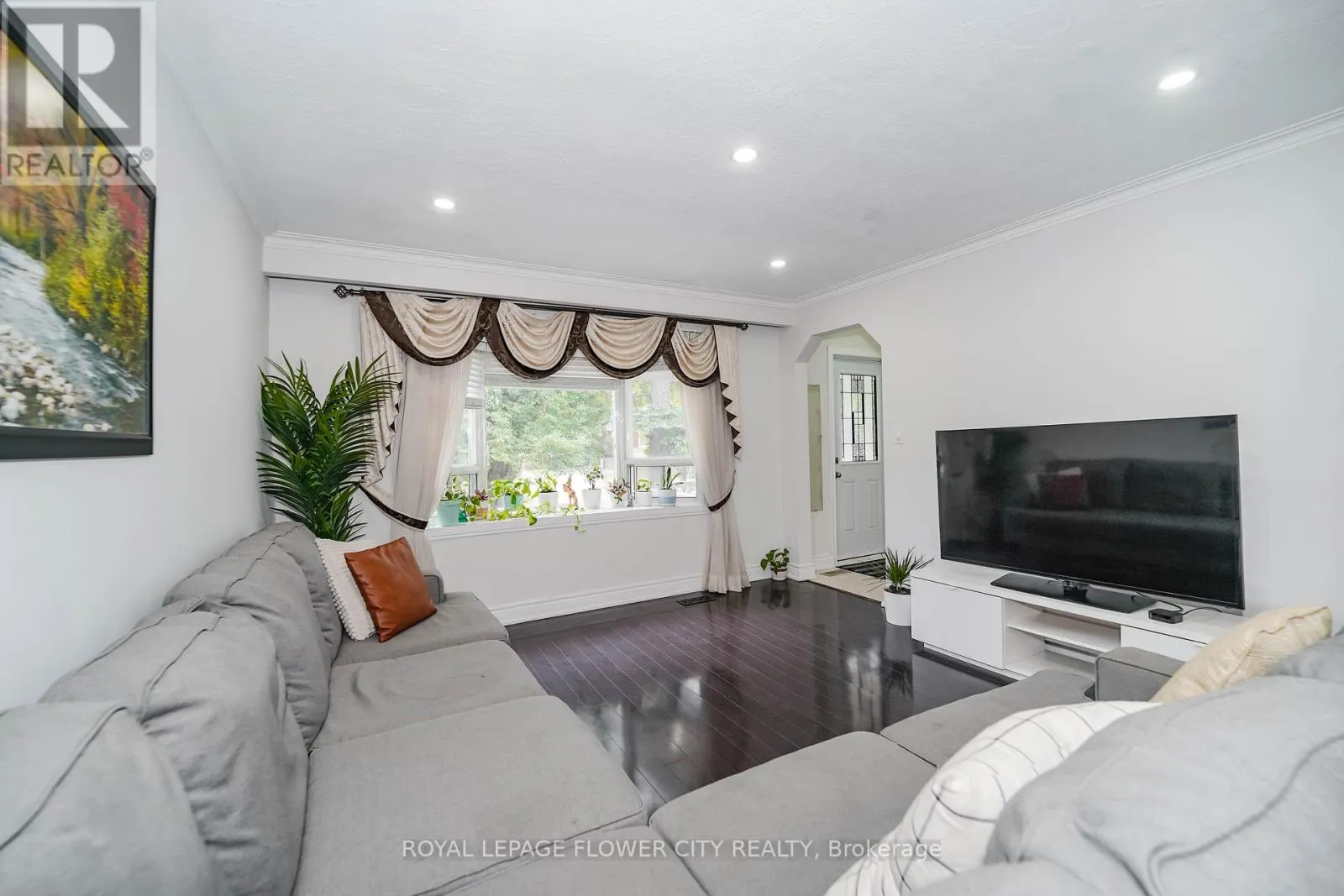 16 SCRANTON ROAD S