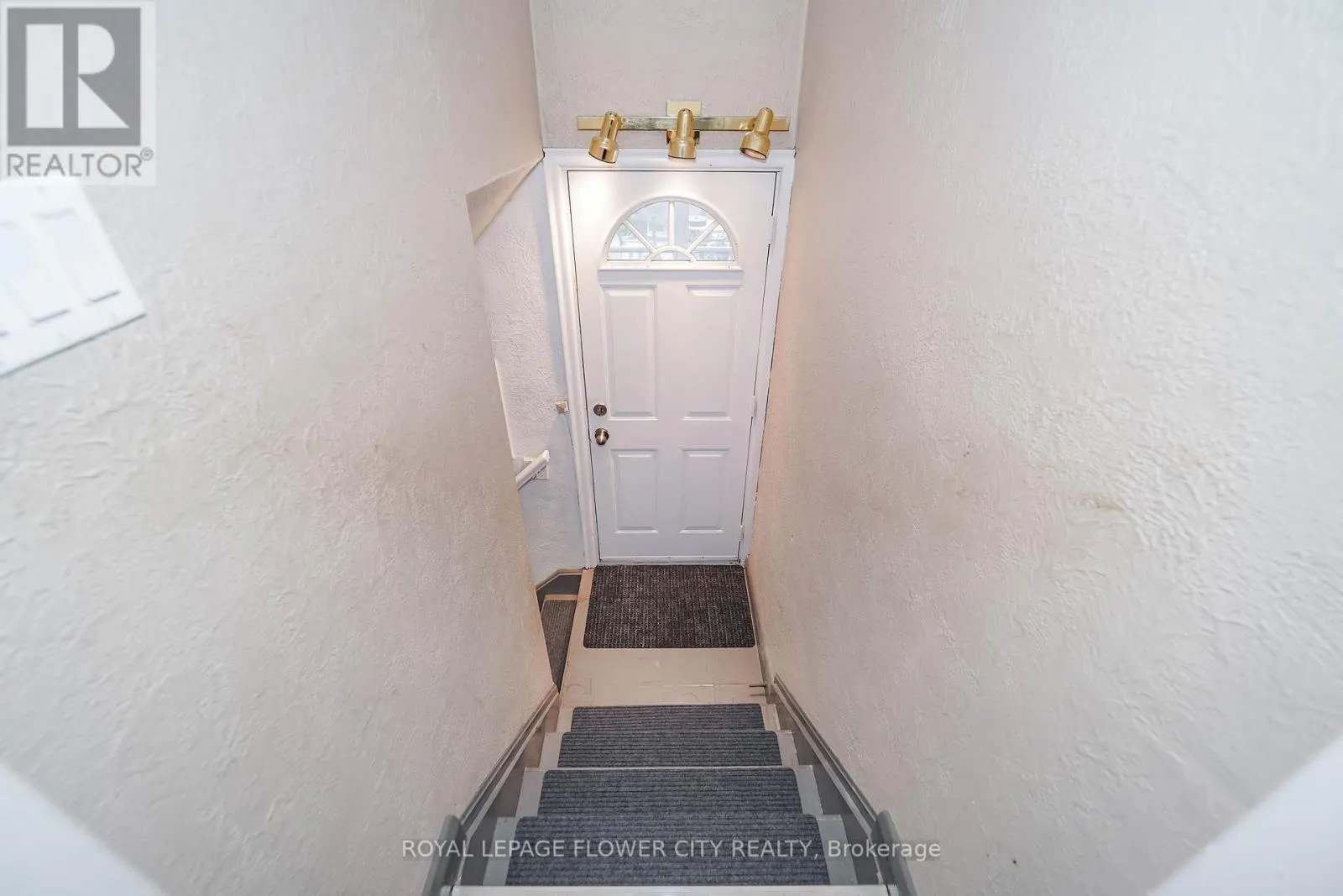 16 SCRANTON ROAD S
