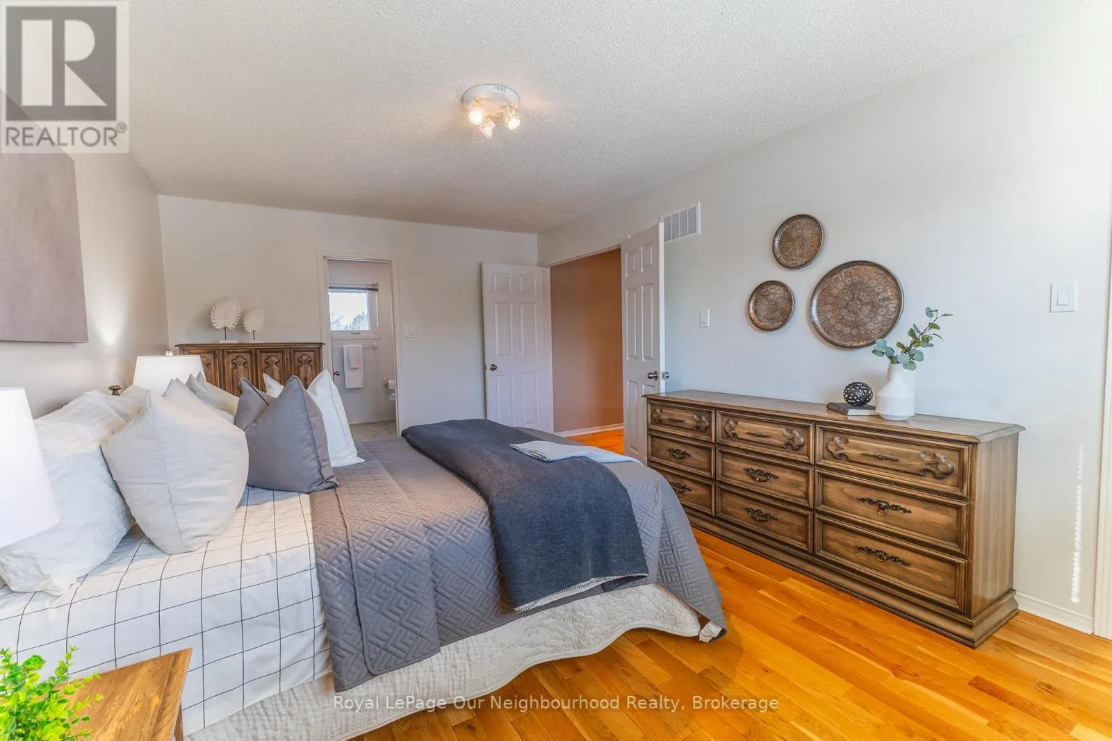 10 HOLDEN COURT