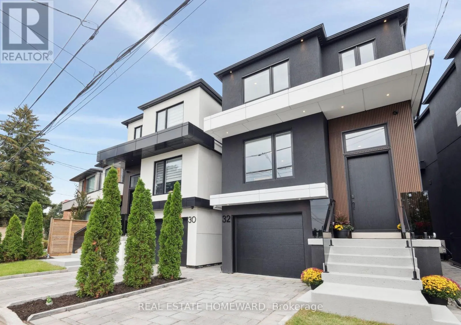 32 WESTLAKE CRESCENT