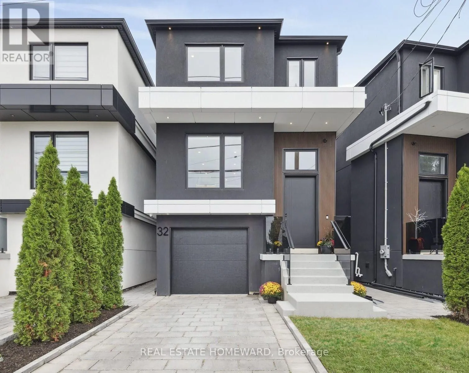 32 WESTLAKE CRESCENT