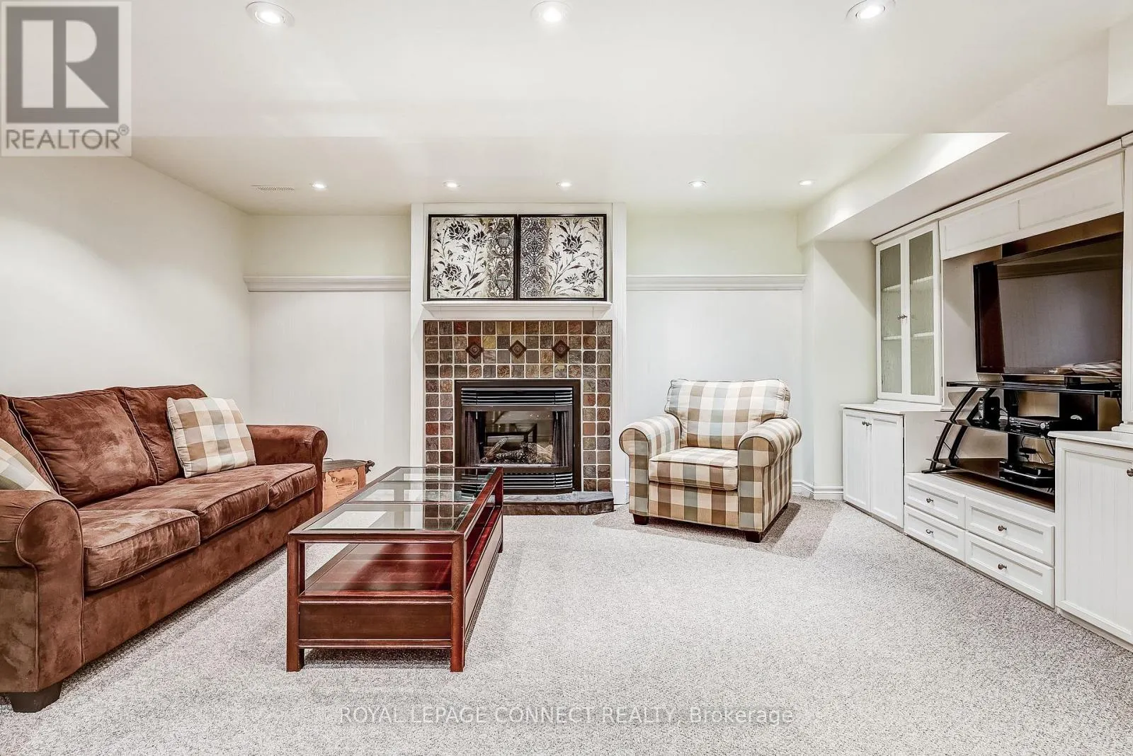 545 CHARNWOOD COURT