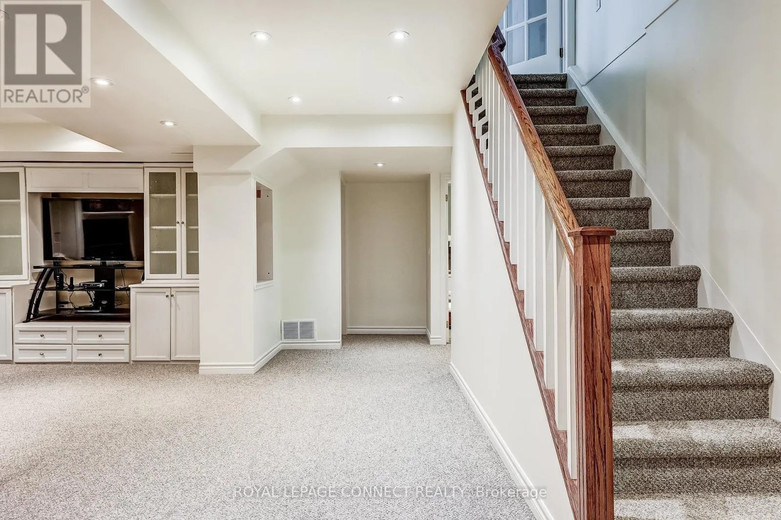 545 CHARNWOOD COURT