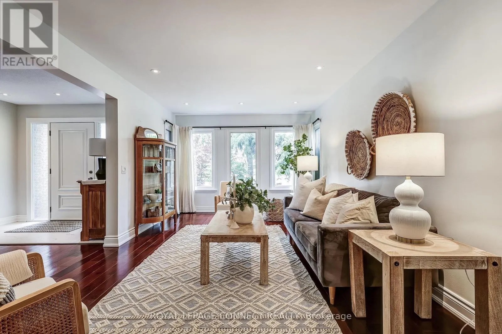 545 CHARNWOOD COURT