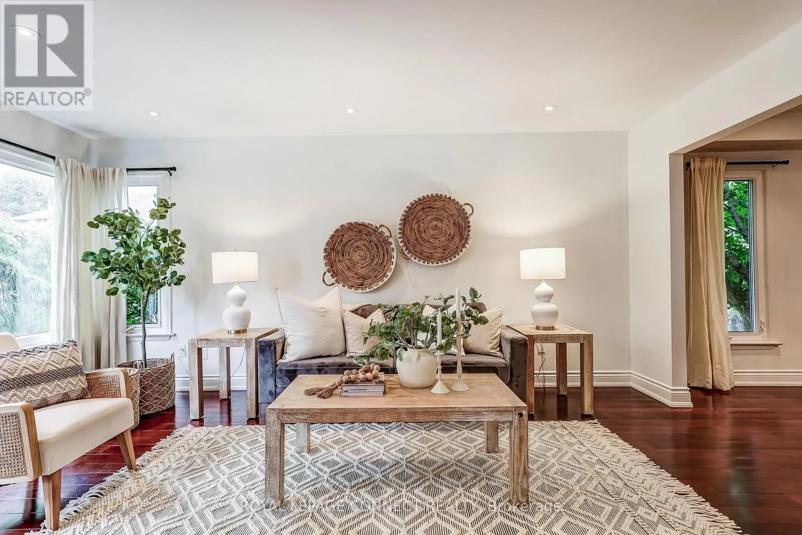545 CHARNWOOD COURT