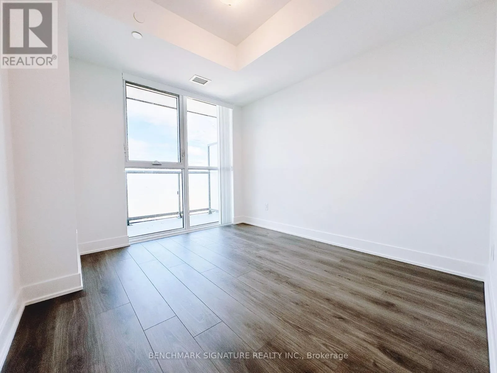 2318 - 2545 SIMCOE STREET N