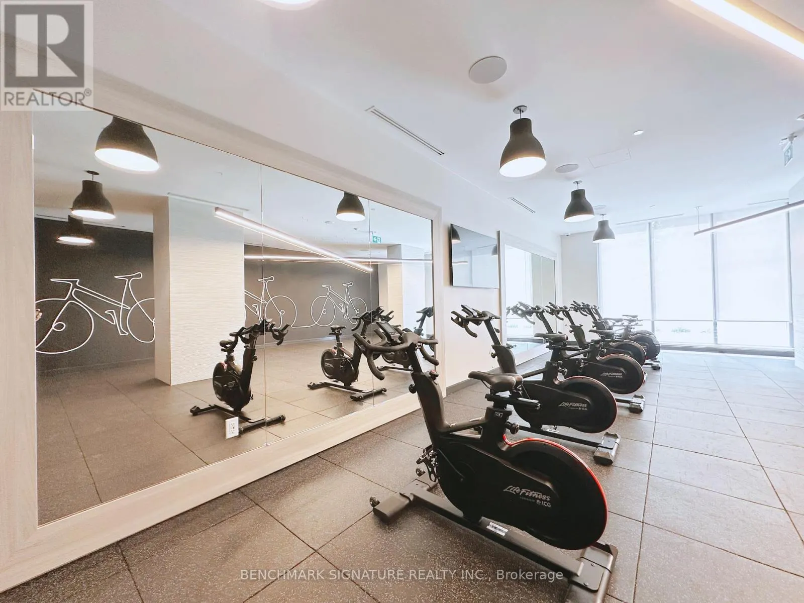 2318 - 2545 SIMCOE STREET N