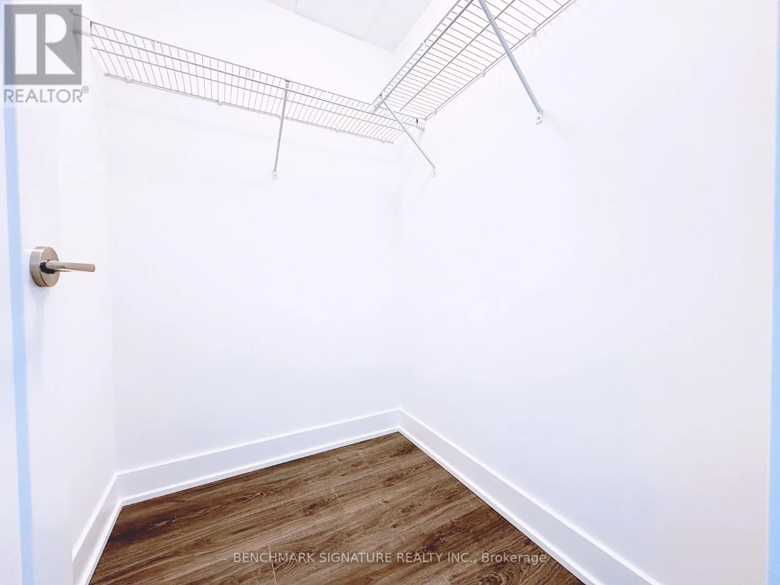 2318 - 2545 SIMCOE STREET N