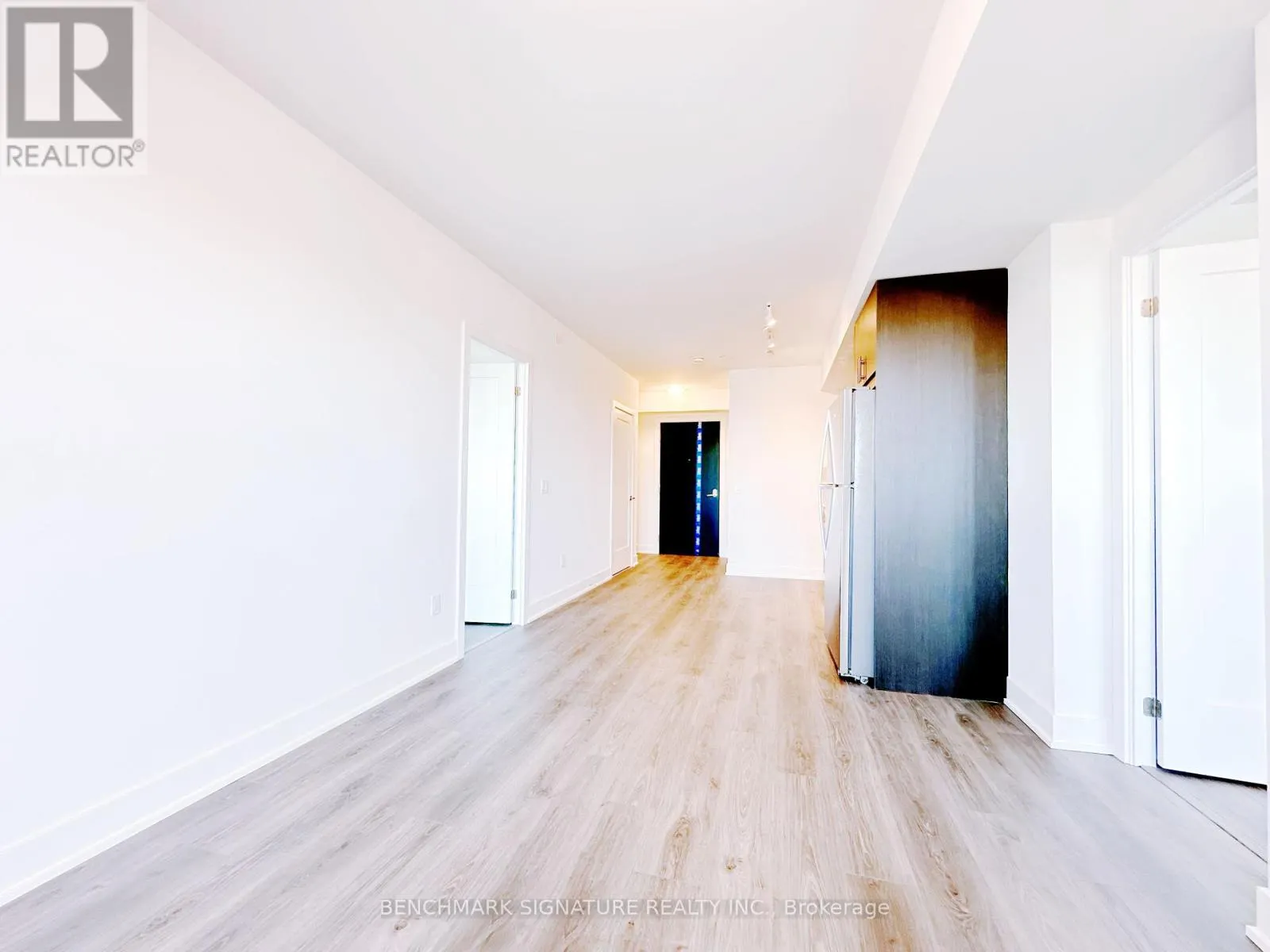 2318 - 2545 SIMCOE STREET N