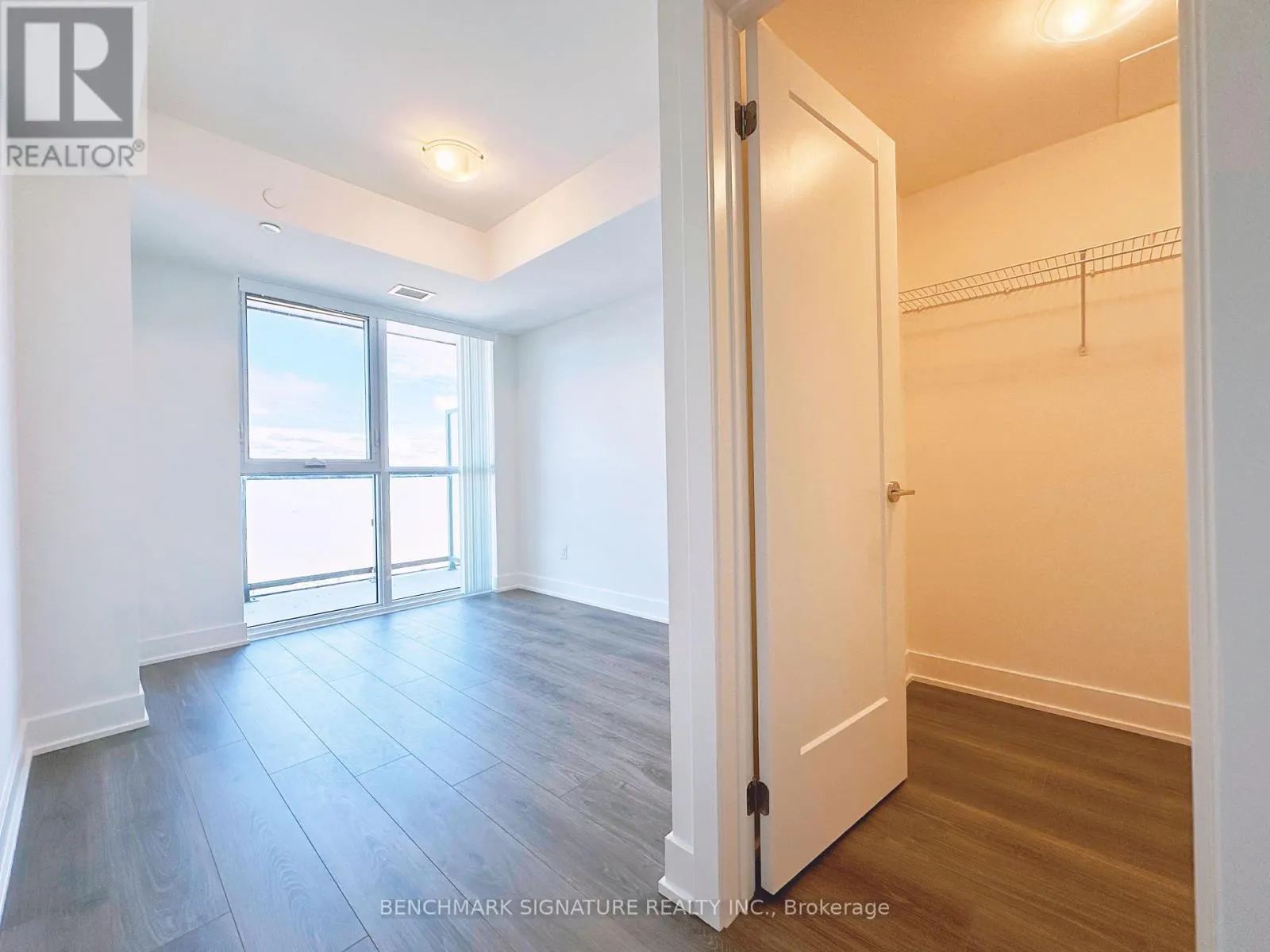 2318 - 2545 SIMCOE STREET N