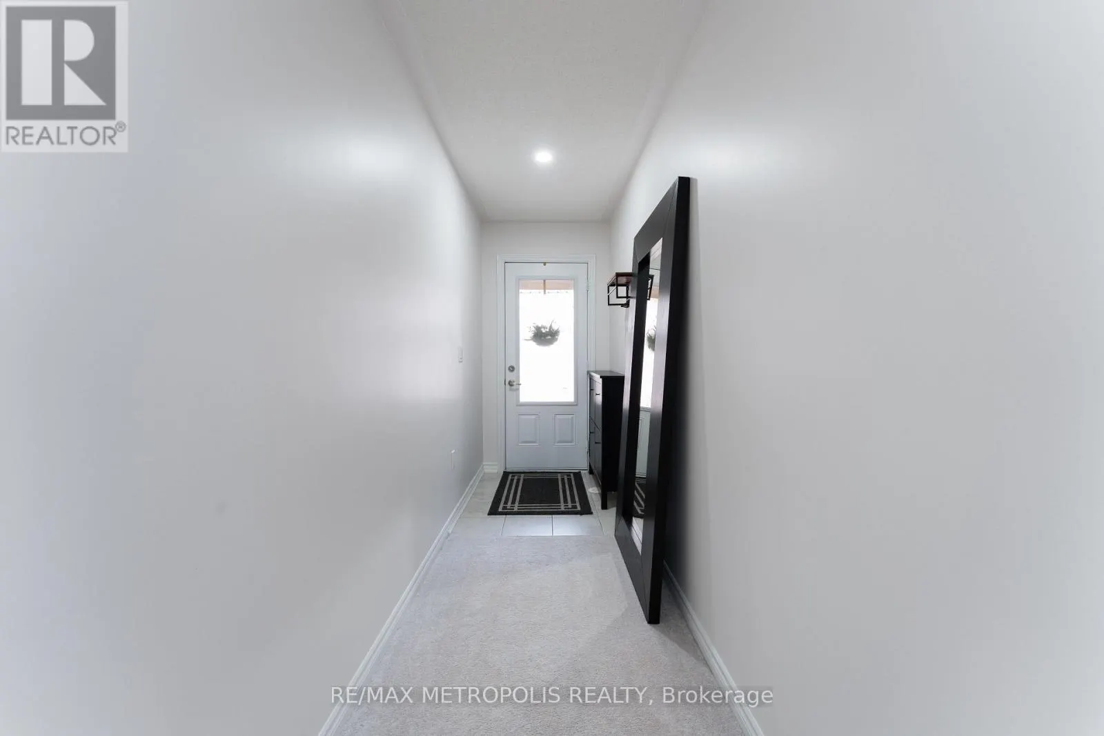 6 CORNERSIDE WAY
