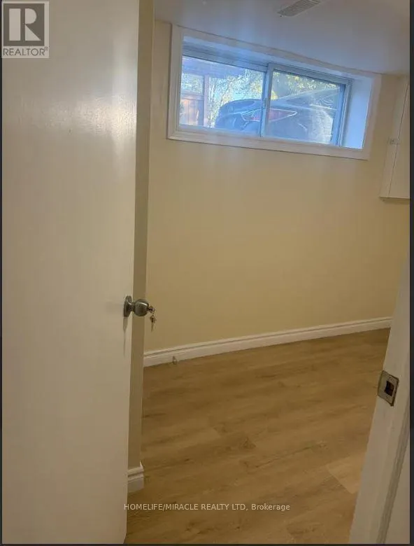 82 EASTVILLE AVE (BSMT) AVENUE
